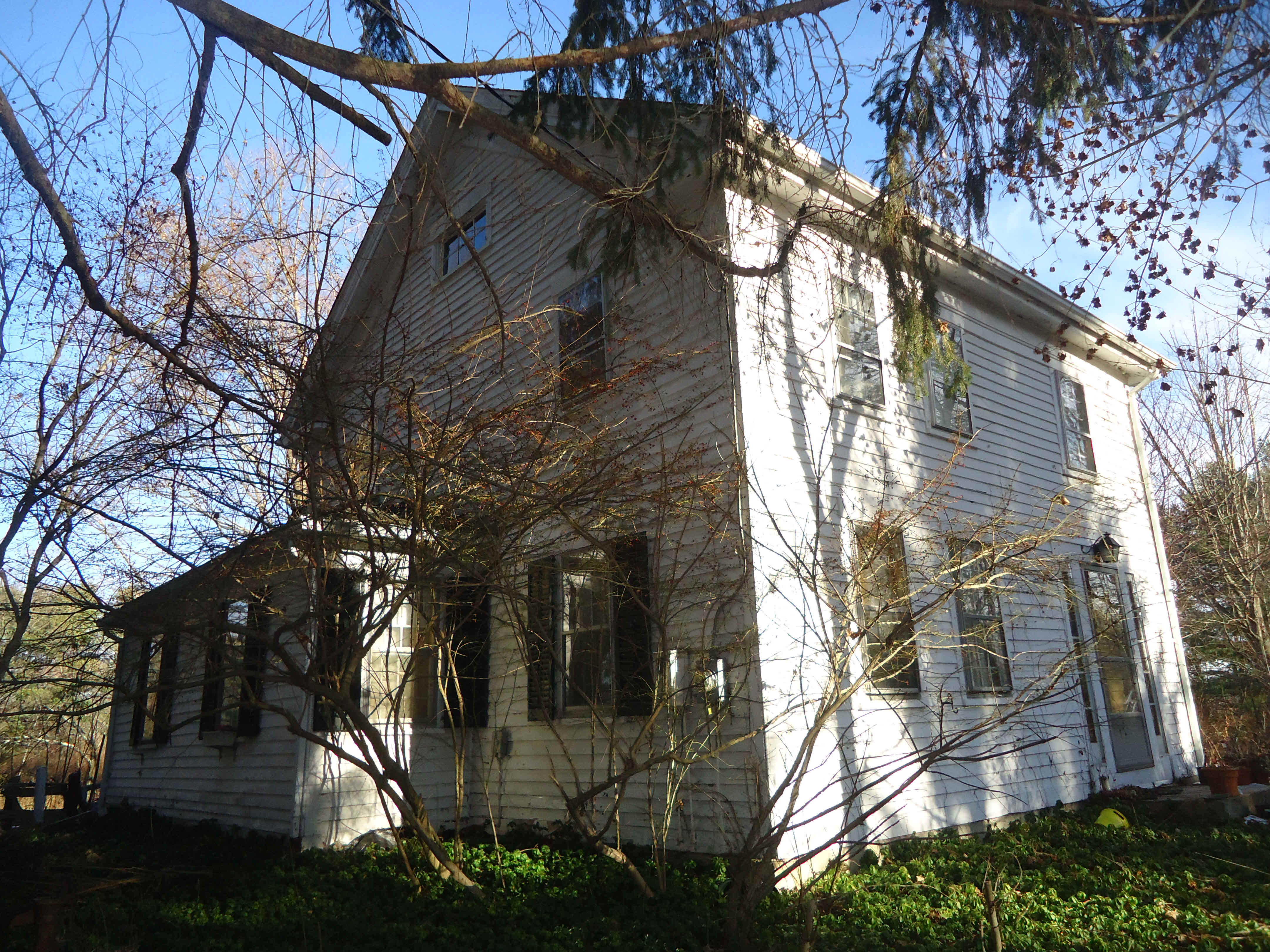 Building photograph for 14 SARAH SANFORD RD EAST